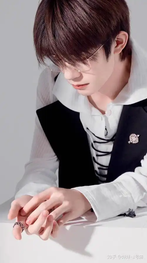 易烊千玺的绝美图片! - 知乎