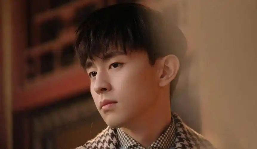 邓伦又一新剧将袭,女主是北电校花,男二曾因篮球遭"全民嘲讽"_小角色