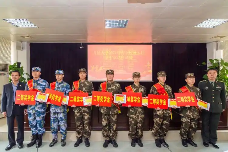 携笔从戎 逐梦军营 我校举行2021年春季大学生应征入伍欢送座谈会