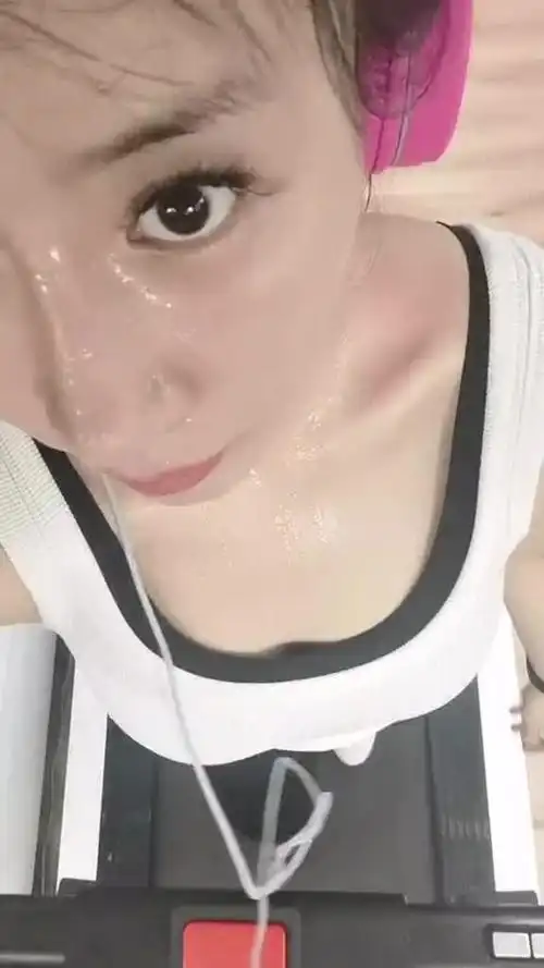 最近胡吃海塞的代价健身房日常大汗淋漓的感觉真好原相机里的自己