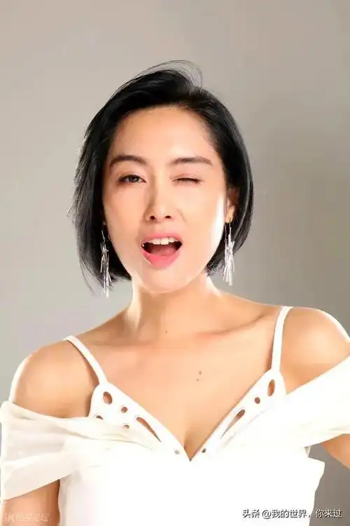 朱茵写真致敬玛丽莲梦露经典造型