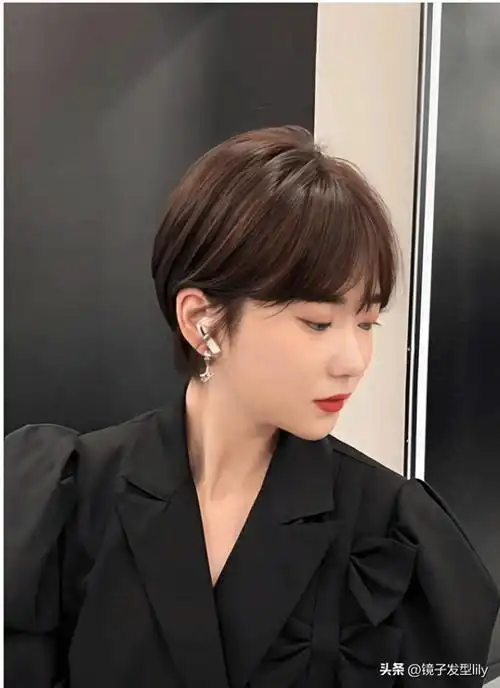 中秋国庆流行发型大推荐10多款,百变时尚很洋气,一定要试试_短发_羊毛
