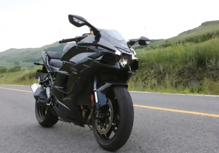 纯进口川崎跑车,四缸引擎马力200匹,售424000