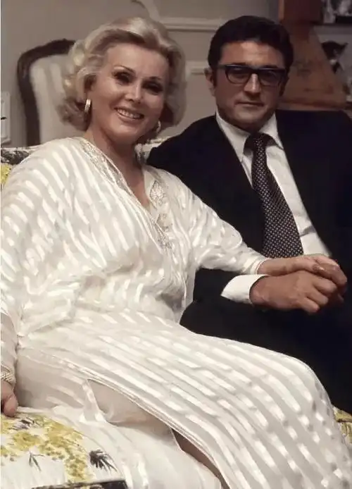 莎莎·嘉宝:穿9次婚纱嫁得越来越好,69岁嫁给王子,她有何诀窍_丈夫