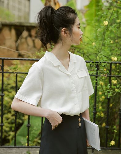 气质西装领短袖衬衫女复古港味短款宽松设计感上衣小清新百搭韩版