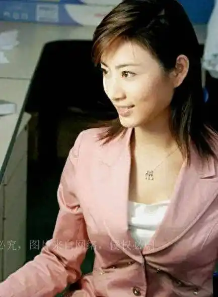 东方卫视尹红,我们最女子主持,她清丽中还带着妩媚_故事_风格_观众