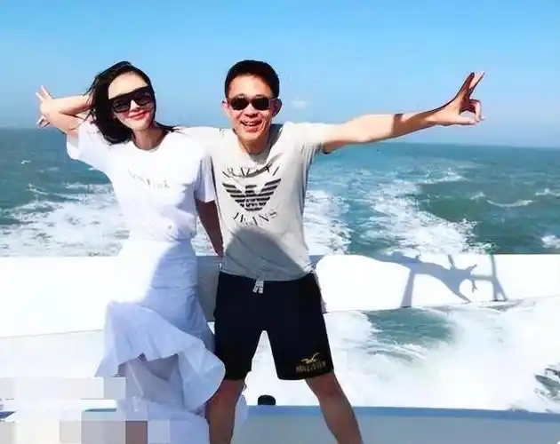 回顾红颜祸水侯勇:三任妻子个个年轻,是他品行不端还是人格魅力