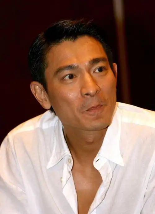 刘德华12年前旧照曝光!穿半透明衬衫微露胸膛,男人味十足