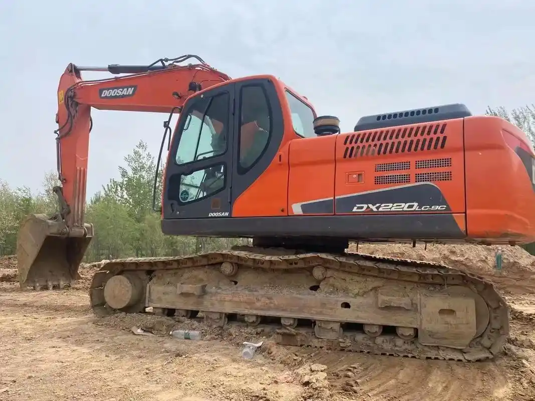 斗山220二手挖掘机#我要上热门 #抖音小助手 #22致敬奋斗 - 抖音