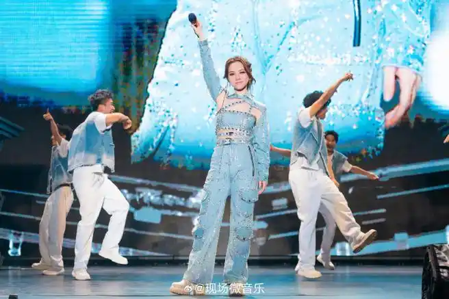 邓紫棋鸟巢旗舰版舞台##邓紫棋巡演最新超大舞台