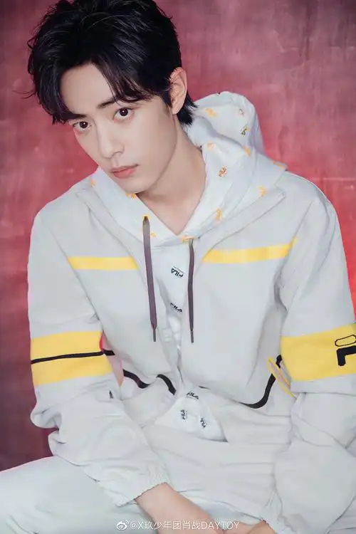 x玖少年团肖战daytoy的照片 - 微.