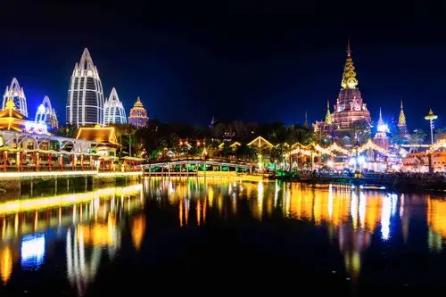 西双版纳告庄夜景