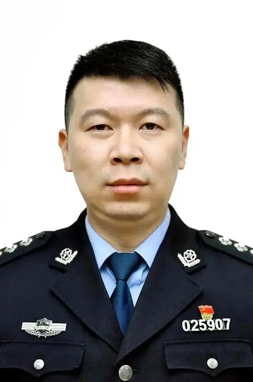 【警察故事】守护一方平安的"矛"与"盾"