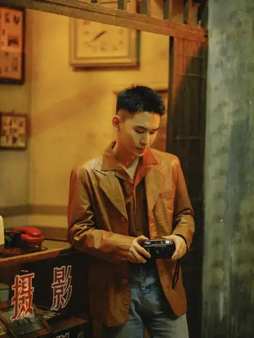 和朋友来一场复古港风派对7869重返90年代