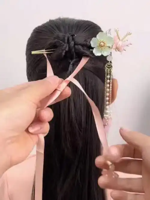 简单古风汉服披肩发,快安排起来哦#每天更新编发教程 #汉服发型#儿童