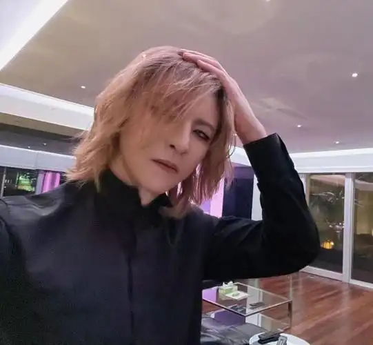 56岁林佳树邀韩星吃饭神级名场面年纪最大状态最好李敏镐泡面头难驾驭