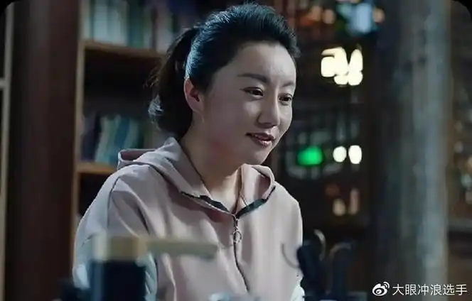 迷人的王晴在电视剧《重生》中,王晴出演何莉这个角色,角色开始变得有