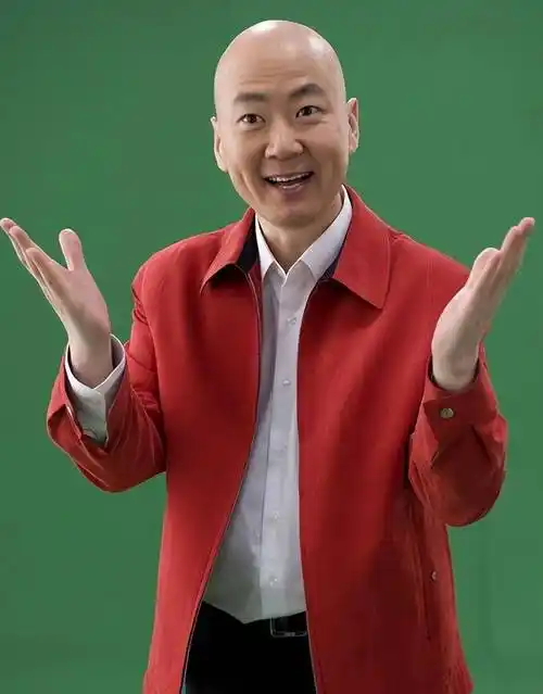 东北小品王赵本山上过21次春晚,郭冬临上过21次春晚,而另一个小品演员