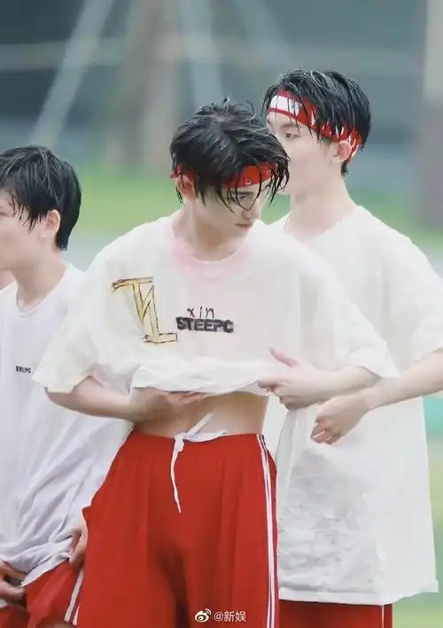 丁程鑫的腹肌线条##新娱