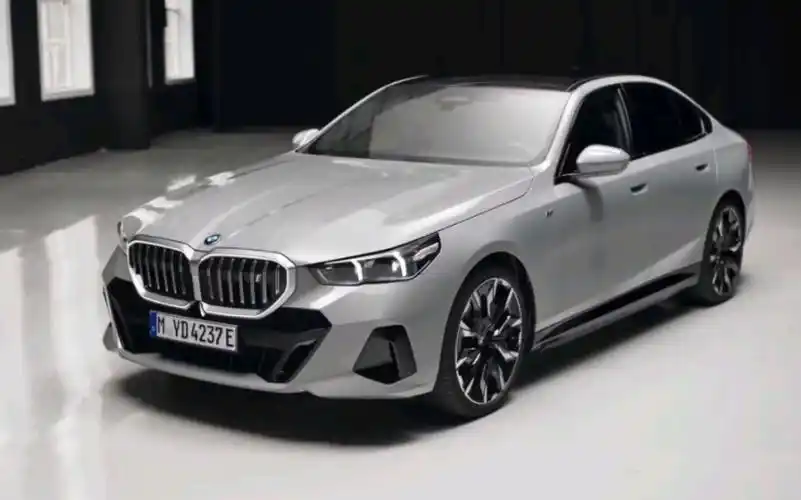 宝马正式发布2024全新改款宝马5系豪华轿车,质感满满!
