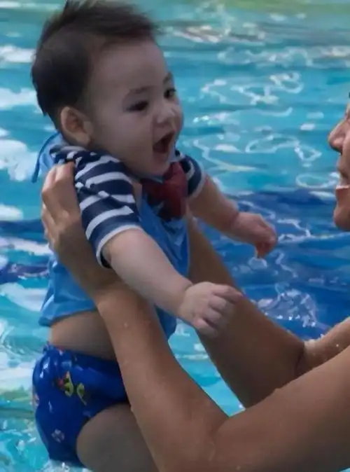 多少亿都救不了李嘉欣的儿子,母子共浴接吻,怎么当妈的?