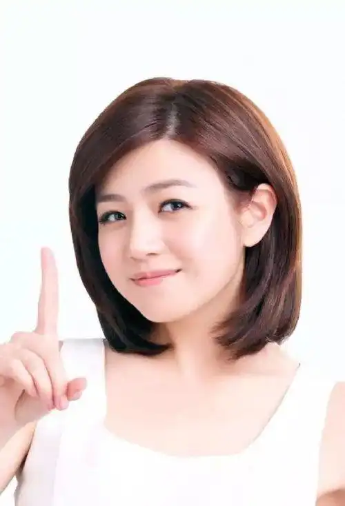 宽圆脸的女生短发发型