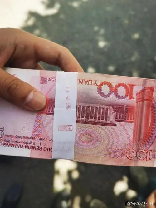 杭州:有人丢失10000元现金,民警监控锁定失主,对方却否认丢钱