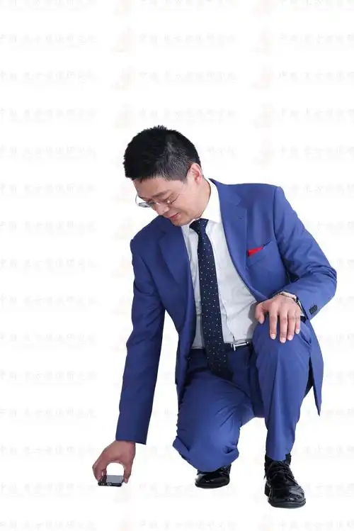 蹲姿礼不可不知的商务礼仪3