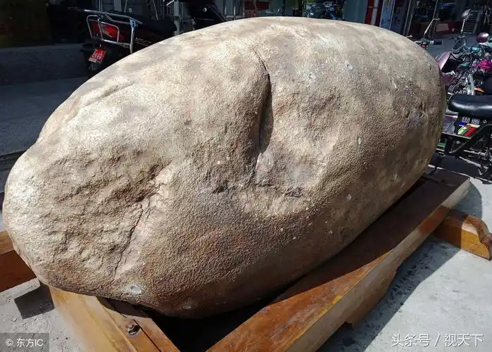 这4块天价石头已成交,最重的不是最贵的,146公斤卖了1.2亿元
