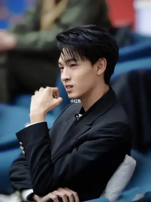 因为秦霄贤爱上了德云社,我真的不知道一个抽烟喝酒蹦迪的男孩子原来