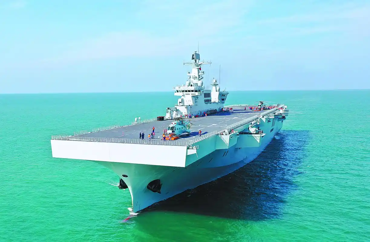 中国两栖攻击舰舰长如何练就听075型两栖攻击舰海南舰舰长张美玉讲述