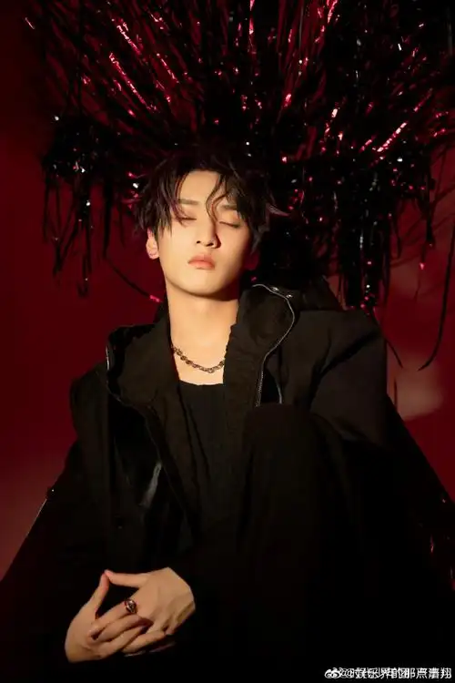 严浩翔ai建模身材##严浩翔大衣bking