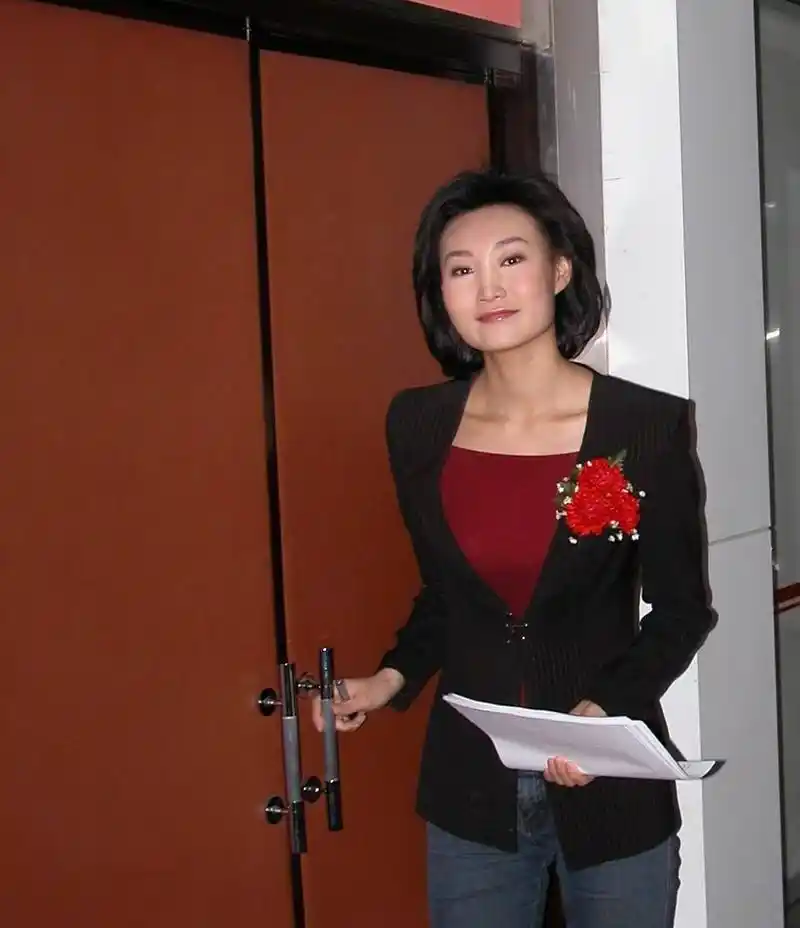 李梓萌图片央视主持人李梓萌写真图片