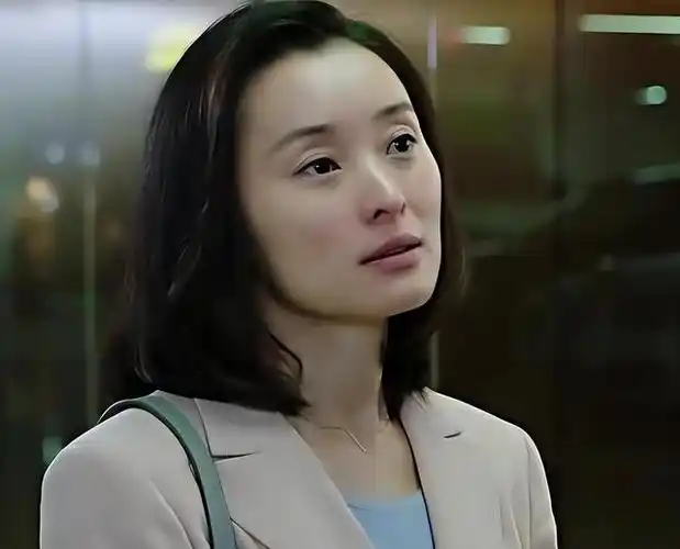 早些年,吴越在《我的前半生》中因饰演"凌玲"一角而受到广泛关注,尽管