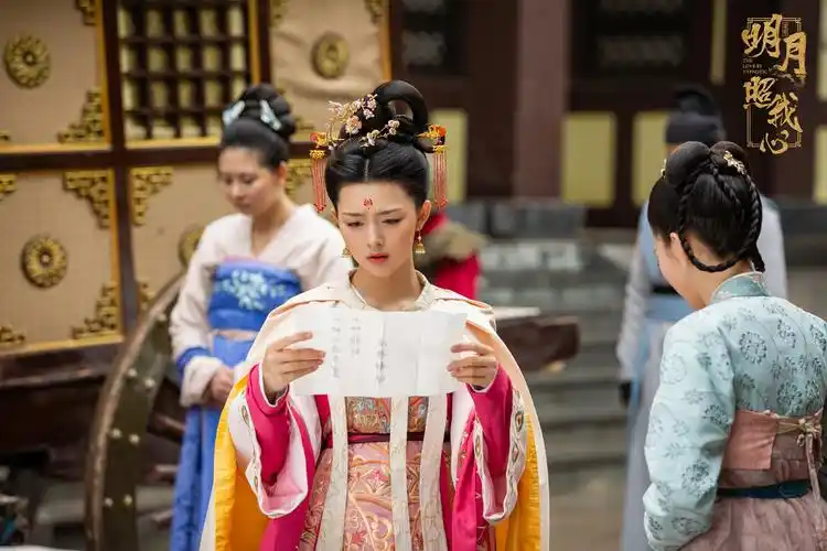 《明月照我心》破4亿 世界欠我一个好闺蜜廖慧佳