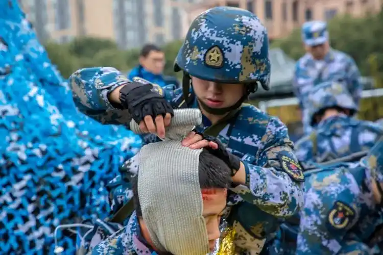 毕业季 | 这位海军军医大学的"顶流"女学员,选择了戍守岛礁