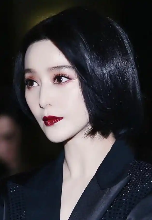 范冰冰短发造型亮相美丽脖颈吸睛保养得当