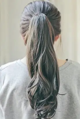 女生高马尾烫发图片大全