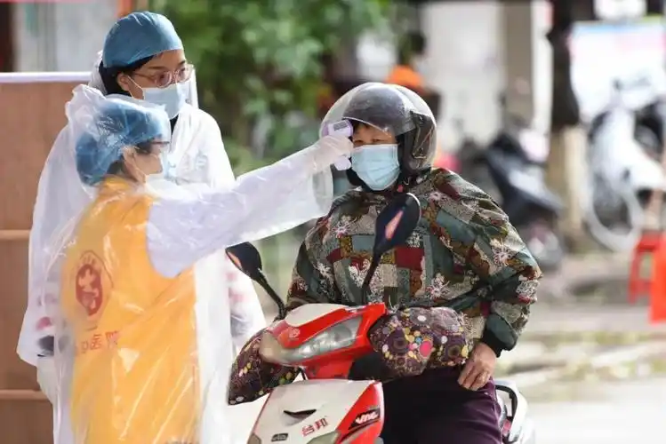 抗疫一线,这些照片令人感动!_疫情