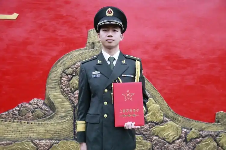 战略支援部队某部5名军官军衔晋升仪式-腾讯新闻