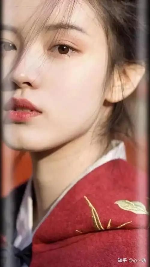 先放美女系列的曲屏壁纸