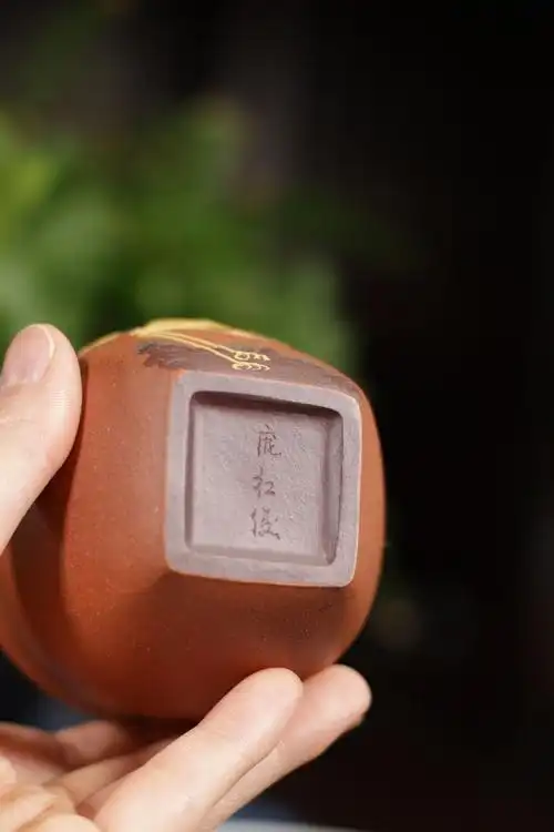 【作者】庞红俊 - 优秀青年陶艺家【容量】210cc【名称】鹤鸣杯 (紫砂