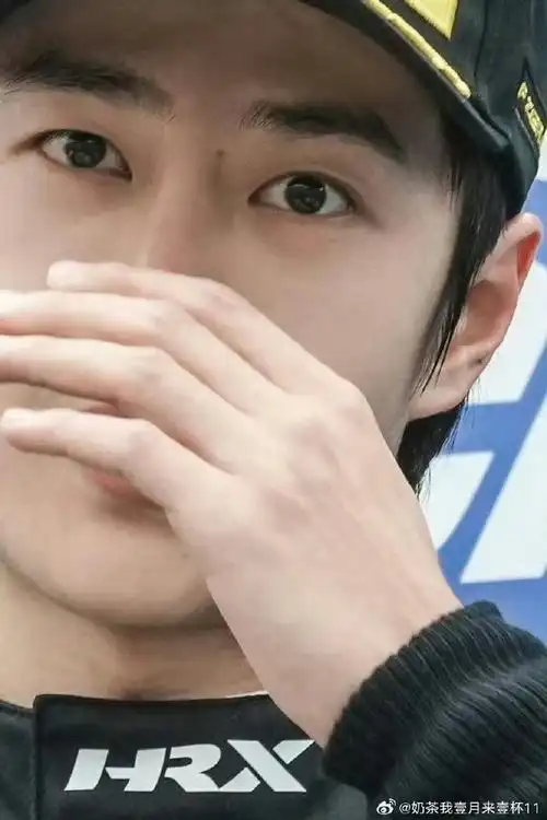 王一博工作室发图报平安##evisu独家签约赛车手王一博##王一博