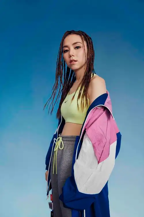 不惧未来无畏挑战 邓紫棋演绎air max verona_nike