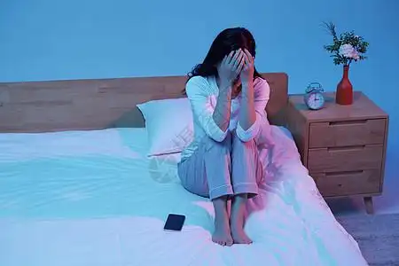 凌晨深夜难过失恋的女性背景