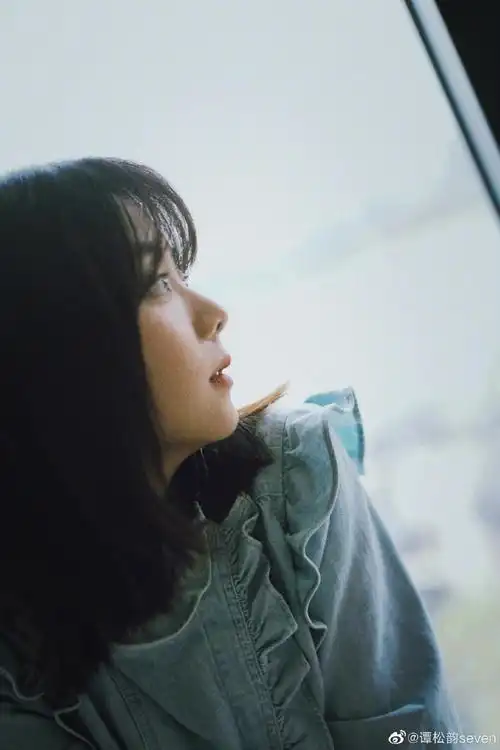 谭松韵秋日胶片风写真##谭松韵故事感胶片照