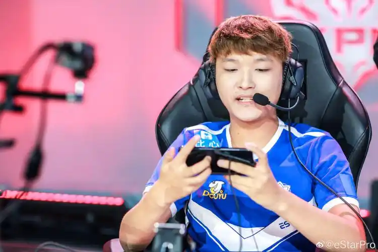 estar猫神:希望能再躺几个冠军!