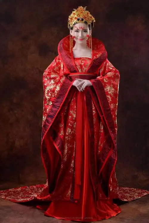 婚礼小知识,中式婚礼的凤冠霞帔指的是什么?