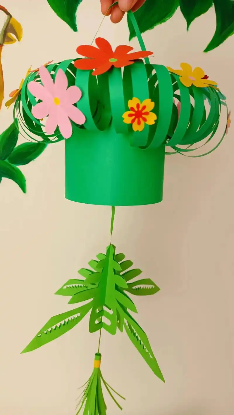 用卡纸做一个春意盎然的提篮花灯.#春天主题手工 #手工灯笼过 - 抖音