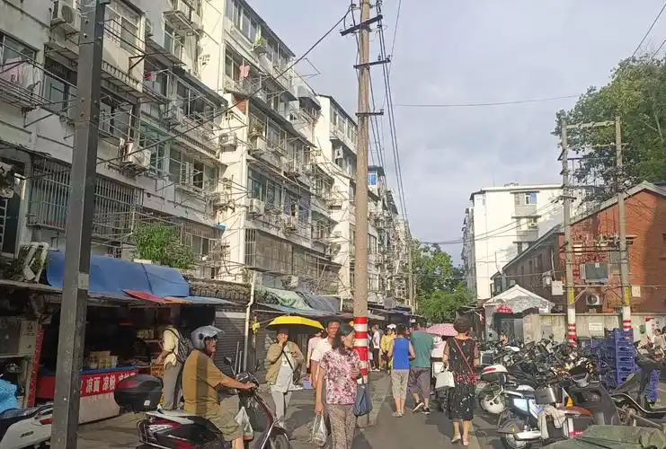 (出租) 秦淮区378巷农贸市场门口临街50平旺铺!适合各类小吃,早餐